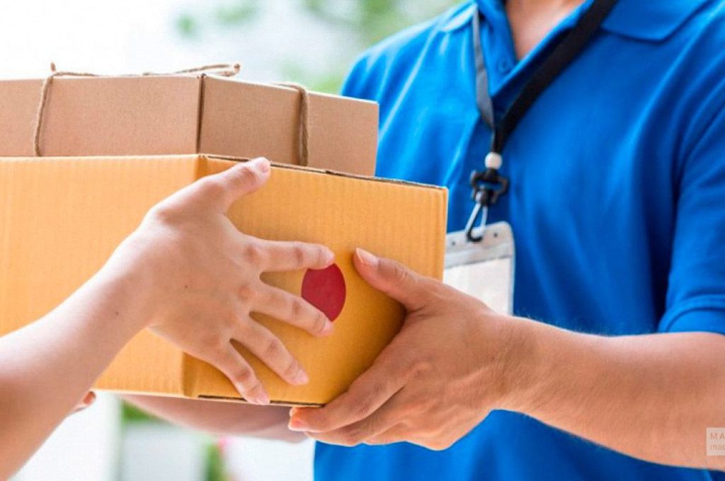 courier-delivery-01.2e16d0ba.fill-1366x768.mwtmk
